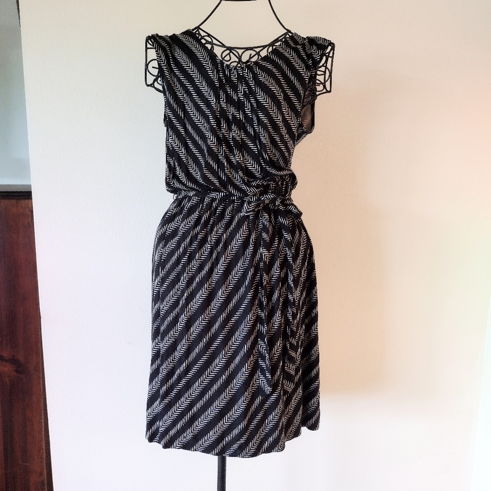 LOFT Black & Ecru Sleeveless Elastic Waist Dress Size Petite Small - Picture 11 of 11